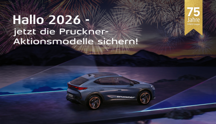 Entdecken Sie jetzt die zahlreichen Aktionsmodelle im Autohaus Pruckner. Am Bild: Ein CUPRA-Modell mit Feuerwerk im Hintrgrund.
