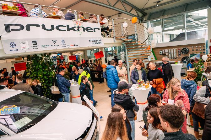 Volles%20Haus%20bei%20der%20Pruckner%20Fr%FChjahrs%20Autoschau%20in%20Scheibbs