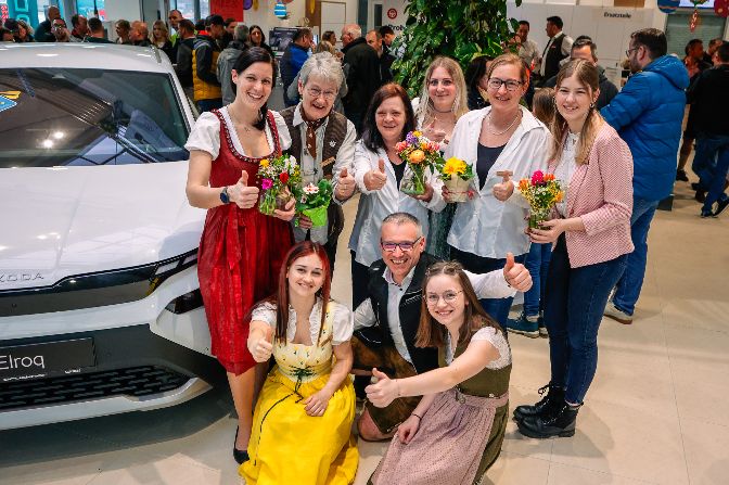 Unsere%20Flei%DFigen%20Damen%20bei%20der%20Fr%FChjahrs%20Autoschau%20in%20Scheibbs%20im%20Skoda%20Schauraum