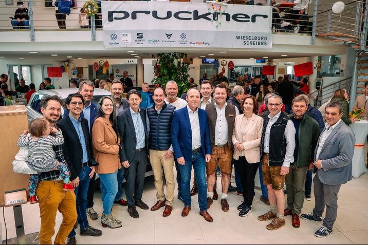 Foto mit unseren Ehrengästen bei der Scheibbser Frühjahrs Autoschau
